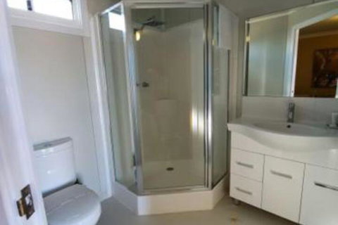 Cornwall House Accommodation - Lismore Accommodation 6