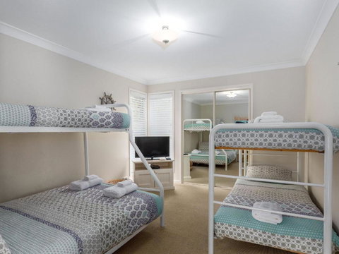 Akarana Beach House :: Jervis Bay Rentals - Lismore Accommodation 2