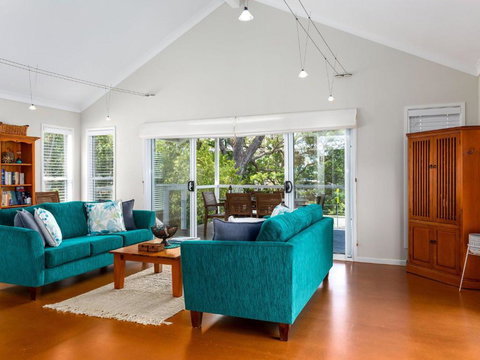 Akarana Beach House :: Jervis Bay Rentals - Lismore Accommodation 3