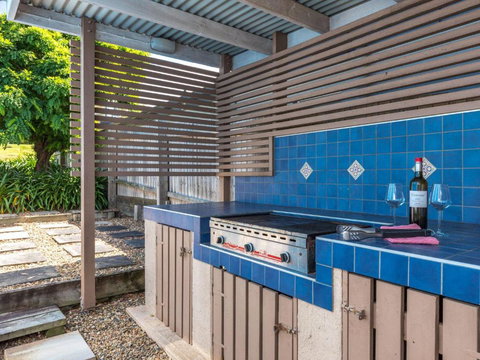 Akarana Beach House :: Jervis Bay Rentals - Lismore Accommodation 1