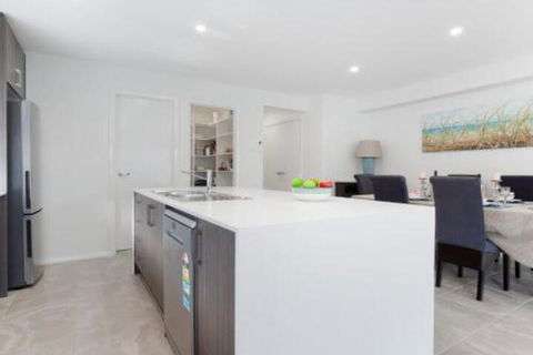 Birubi Breezes 2 / 7 Fitzroy St. Large Duplex With Air Conditioning WIFI & Only 5 Minute Walk To The Beach - Lismore Accommodation 4