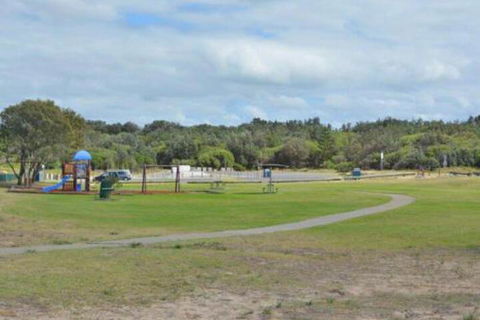 Birubi Breezes 2 / 7 Fitzroy St. Large Duplex With Air Conditioning WIFI & Only 5 Minute Walk To The Beach - Lismore Accommodation 5