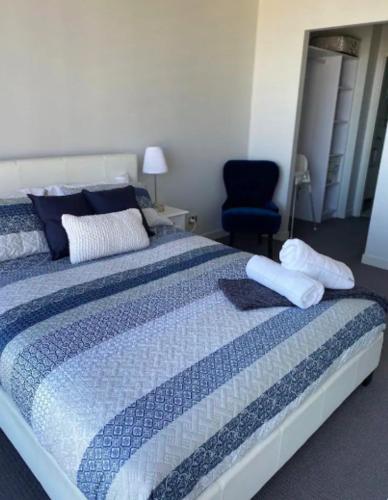 LOCATION LOCATION CITY VIEWS NETFLIX WIFI WINE - Lismore Accommodation 6