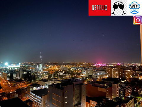 LOCATION LOCATION CITY VIEWS NETFLIX WIFI WINE - Lismore Accommodation 2