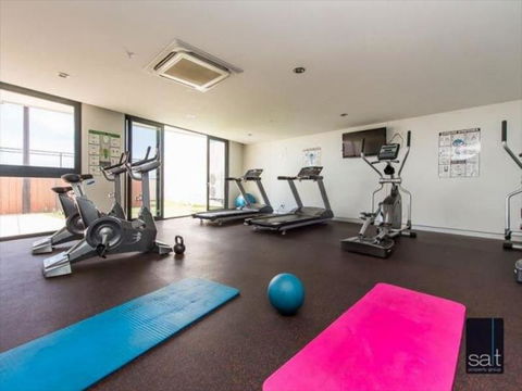 LOCATION LOCATION CITY VIEWS NETFLIX WIFI WINE - Lismore Accommodation 3