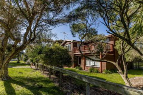 HIP NAUTIC 100 Metres To Beach - Lismore Accommodation 2