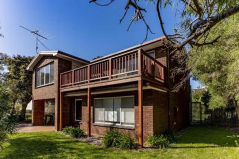 HIP NAUTIC 100 Metres To Beach - Lismore Accommodation 4