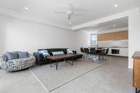 BRAND NEW OCEAN AVENUE TOWNHOUSE - Lismore Accommodation 3