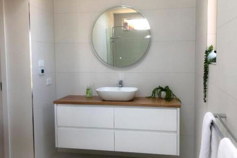 BAY Of FIRES BEACH SHACK Ocean Views From A Modern Beachhouse - Lismore Accommodation 4