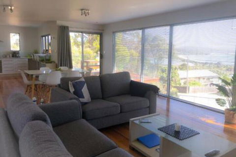 BAY Of FIRES BEACH SHACK Ocean Views From A Modern Beachhouse - Lismore Accommodation 3