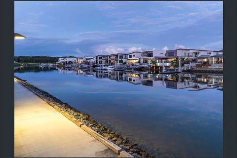 Hope Island Water Front House - Lismore Accommodation 2