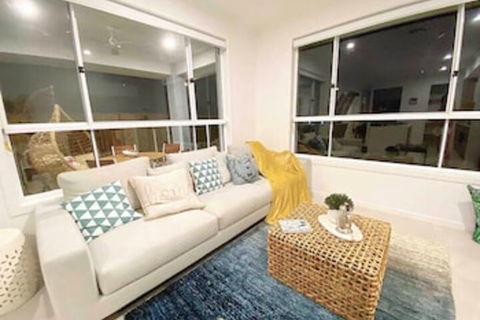 Hope Island Water Front House - Lismore Accommodation 0