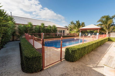 BEL MIREN SARAH LOUISA - Lismore Accommodation 1