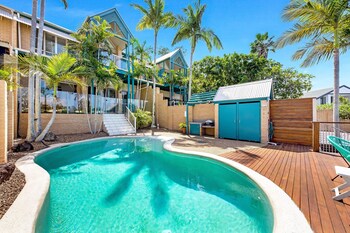 Sunshine Villa At Sanctuary Cove - Lismore Accommodation 3