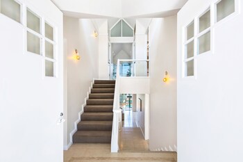 Sunshine Villa At Sanctuary Cove - Lismore Accommodation 5