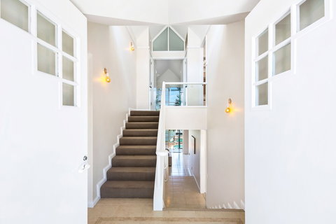 Sunshine Villa At Sanctuary Cove - Lismore Accommodation 4