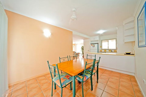 At Beach Court Holiday Villas - Lismore Accommodation 6