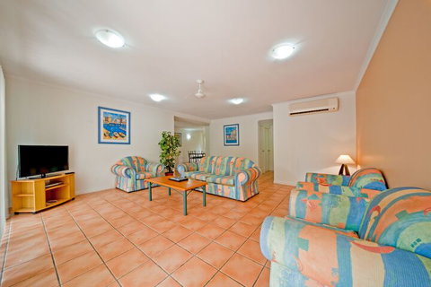At Beach Court Holiday Villas - Lismore Accommodation 4