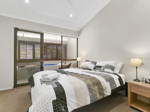 A Superb Location For Enjoying The Best Of Noosa Unit 2 / 69 Noosa Parade - Lismore Accommodation 2
