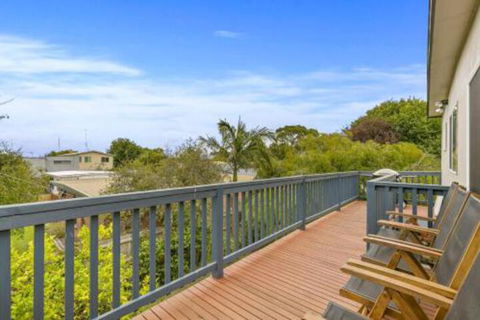 THE BEACH HIVE PET FRIENDLY (OUTSIDE ONLY) INLET SIDE - Lismore Accommodation 0