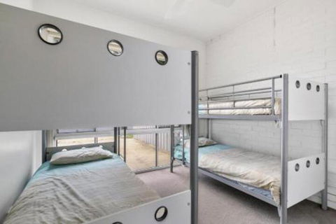 THE BEACH HIVE PET FRIENDLY (OUTSIDE ONLY) INLET SIDE - Lismore Accommodation 3