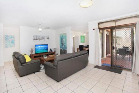 Unit 2 Cooltoro Court 7 Frank Street Coolum Beach 400 BOND LINEN INCLUDED - Lismore Accommodation 0