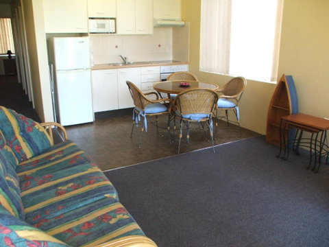 Ocean Court 1 13 Lord Street - Lismore Accommodation 5