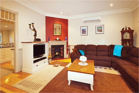 Brantwood Cottage Luxury Accommodation - Lismore Accommodation 3