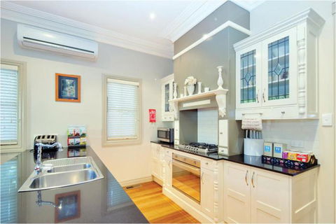 Brantwood Cottage Luxury Accommodation - Lismore Accommodation 6