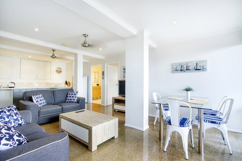 A Point Of View Airlie Beach - Lismore Accommodation 5