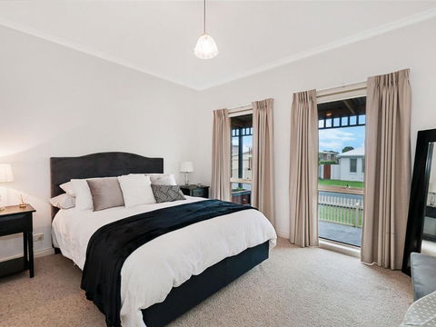 GUILDFORD COTTAGE - Lismore Accommodation 5