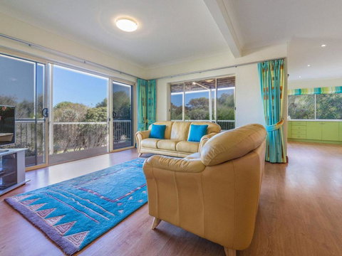 Seaclusion 8 View Court Carrickalinga - Lismore Accommodation 6