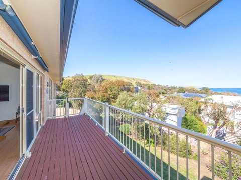 Seaclusion 8 View Court Carrickalinga - Lismore Accommodation 3