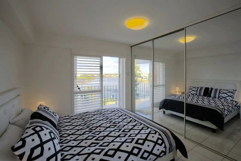 Modern Studio Apartment With Pool & Amazing Views - Lismore Accommodation 5