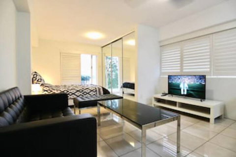 Modern Studio Apartment With Pool & Amazing Views - Lismore Accommodation 0