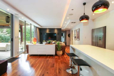 Spacious 2 Bedroom Apartment In Ascot With Large Private Garden - Lismore Accommodation 5