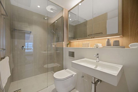 HomeHotel Ultra Luxury 2 Bedroom Next To Mall & Train - Lismore Accommodation 6