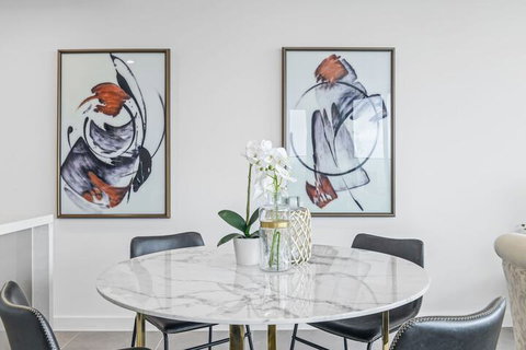 HomeHotel Ultra Luxury 2 Bedroom Next To Mall & Train - Lismore Accommodation 7