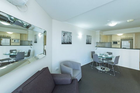Airtrip Apartment On Edmonstone St - Lismore Accommodation 6