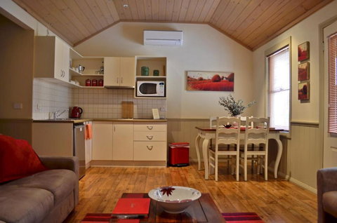 Autumn Affair Cottage 5 - Lismore Accommodation 2