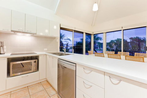 Osprey Holiday Village Unit 105 Tranquil 3 Bedroom Holiday Villa With A Pool In The Complex - Lismore Accommodation 2