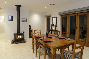 131 Your Vineyard Home In The Heart Of The Vale - Lismore Accommodation 6