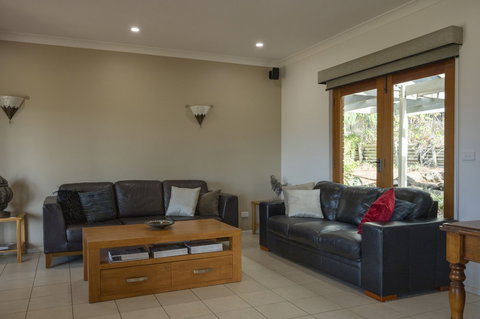 131 Your Vineyard Home In The Heart Of The Vale - Lismore Accommodation 5