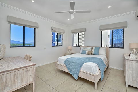 Belle Escapes Luxury Penthouse With Ocean Views - Lismore Accommodation 6