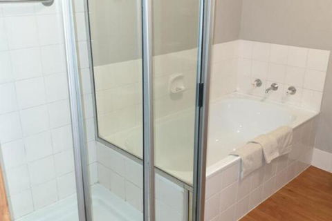 Wisteria Cottage Augusta - Lismore Accommodation 7