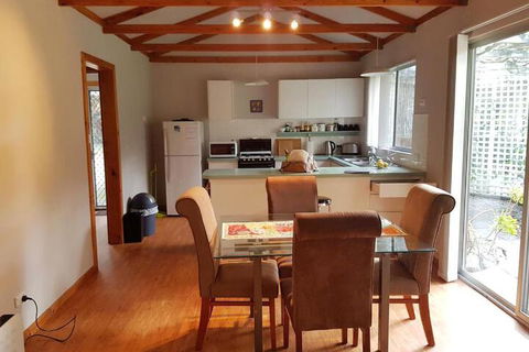 Wisteria Cottage Augusta - Lismore Accommodation 4