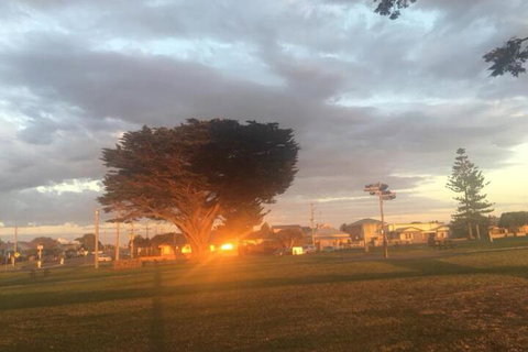 QUEEN BEDROOM FRIENDLY HOME PORTLAND - Lismore Accommodation 5