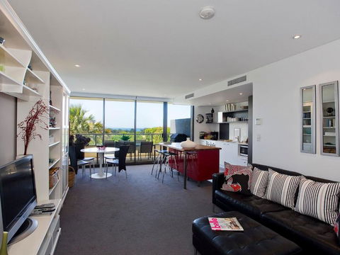 LORNE CHALET APARTMENT 10 Ask About Midweek Deals - Lismore Accommodation 1