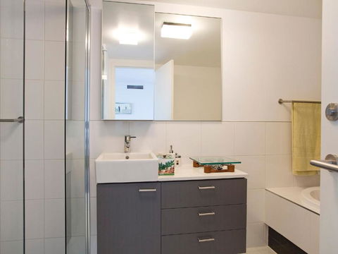 LORNE CHALET APARTMENT 10 Ask About Midweek Deals - Lismore Accommodation 2