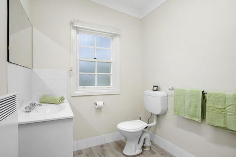 THE TEACHERS COTTAGE - Lismore Accommodation 2